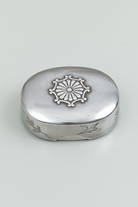 楕円香合形鶴松文ボンボニエール