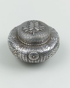 入目籠形ボンボニエール