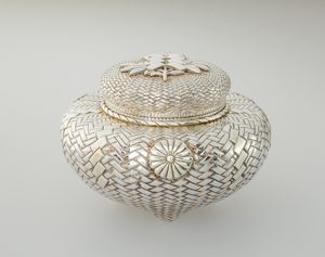 入目籠形ボンボニエール