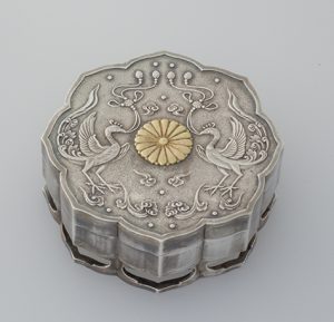 八稜鏡形鳳凰文ボンボニエール