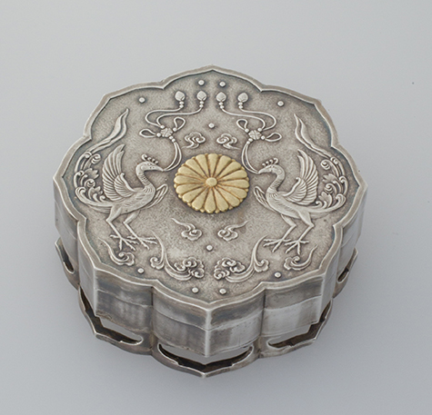 八稜鏡形鳳凰文ボンボニエール