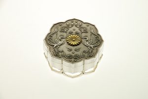 八稜鏡形鳳凰文ボンボニエール