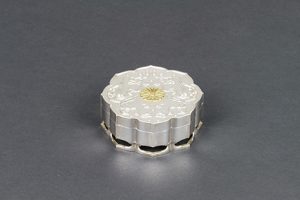 八稜鏡形鳳凰文ボンボニエール