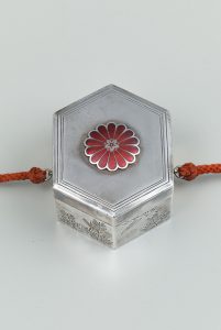 亀甲形鶴松文ボンボニエール