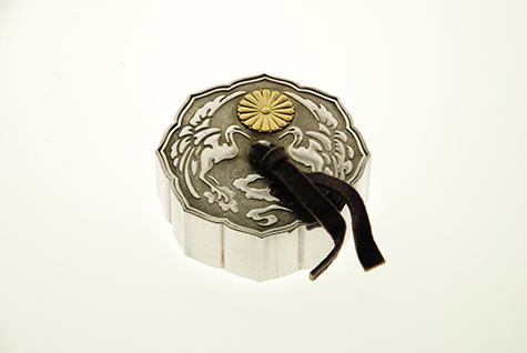 八稜鏡形鶴文ボンボニエール