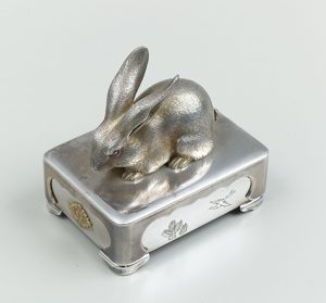 兎置物形鶴松文ボンボニエール