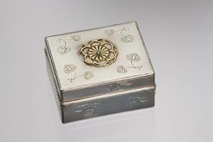 箱形燕葵葉文ボンボニエール