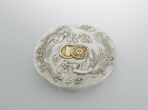 丸形花喰鳥文ボンボニエール蓋