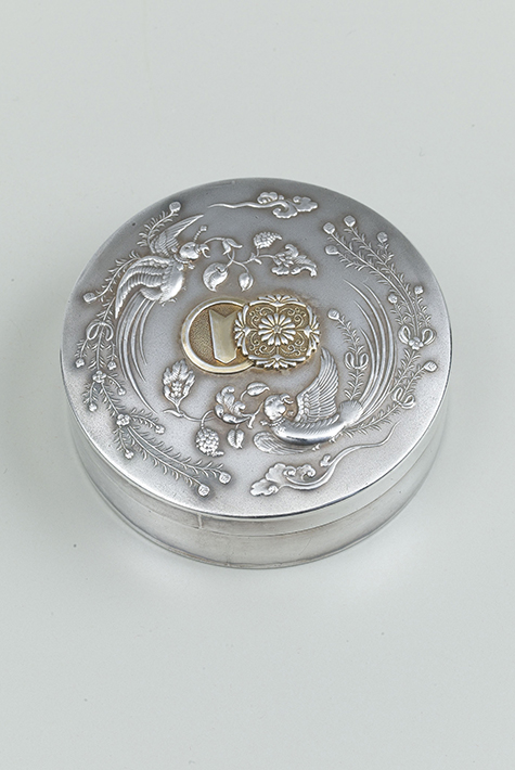 丸形花喰鳥文ボンボニエール