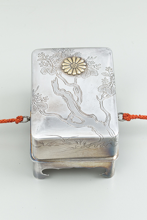 台付箱形桐文ボンボニエール