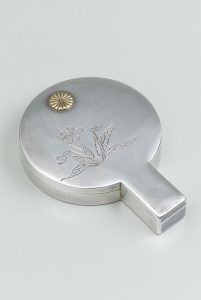 柄鏡箱形菫文ボンボニエール