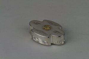 州浜形松波文ボンボニエール