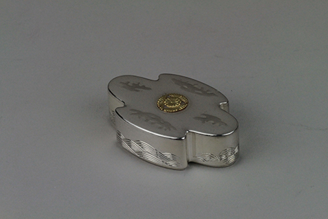 州浜形松波文ボンボニエール