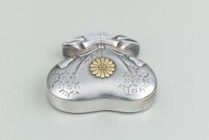 巾着形子持ち亀甲桜文ボンボニエール