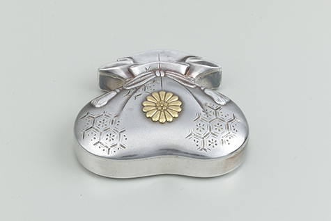 巾着形子持ち亀甲桜文ボンボニエール