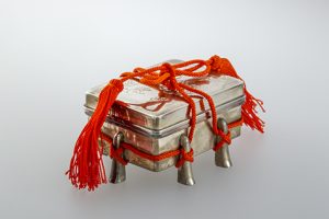 唐櫃形松竹梅文ボンボニエール