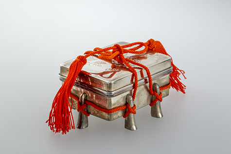 唐櫃形松竹梅文ボンボニエール