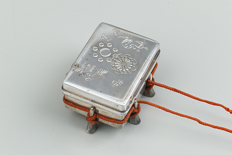 唐櫃形松竹梅文ボンボニエール