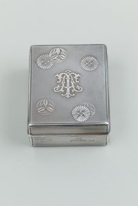 箱形菊花紋散ボンボニエール