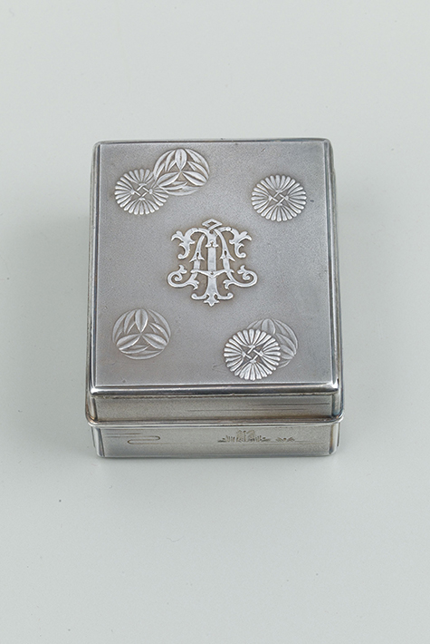 箱形菊花紋散ボンボニエール