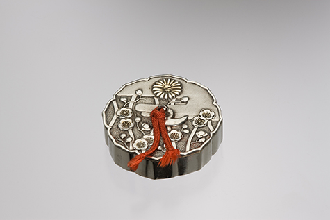 八稜鏡形梅樹文ボンボニエール