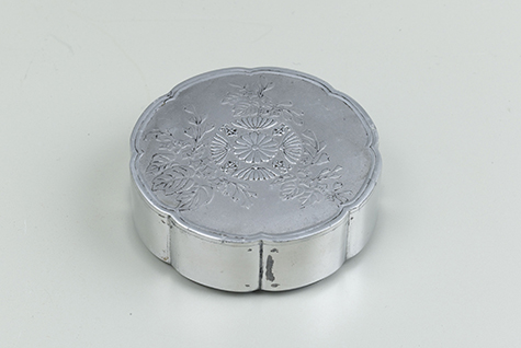 木瓜形桐花文ボンボニエール