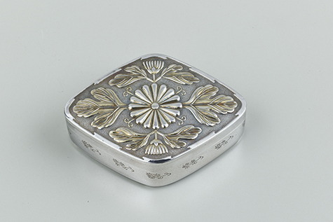 菱形菊枝文ボンボニエール