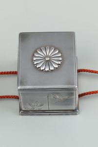 重箱形松鶴文ボンボニエール