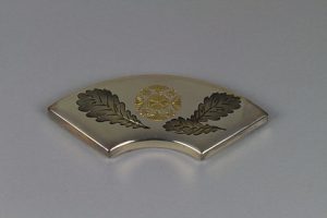 扇面形柏葉文ボンボニエール