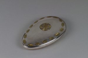 卵形柏葉文ボンボニエール