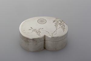 団扇形藤文ボンボニエール