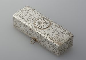 文箱形唐草文ボンボニエール