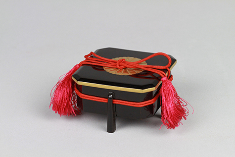 脚付箱形蒔絵ボンボニエール