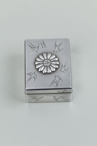 箱形群燕文ボンボニエール