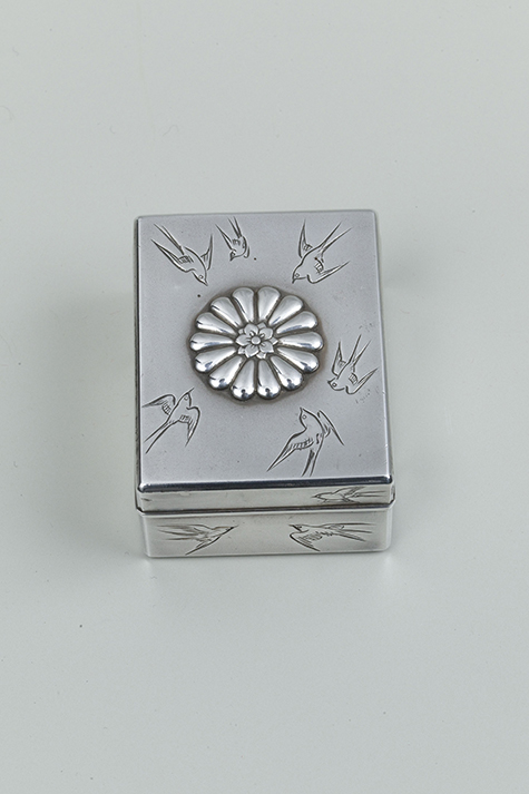 箱形群燕文ボンボニエール