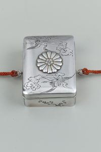 箱形雲鶴梅枝文ボンボニエール