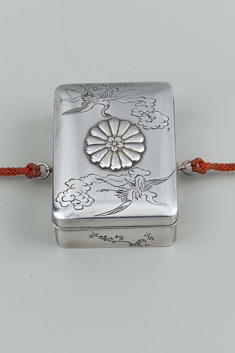 箱形雲鶴梅枝文ボンボニエール