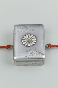 箱形双鶴牡丹文ボンボニエール