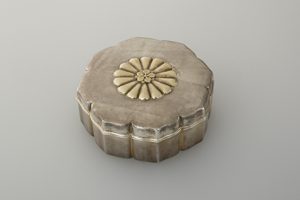 八稜鏡形ボンボニエール