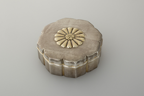 八稜鏡形ボンボニエール