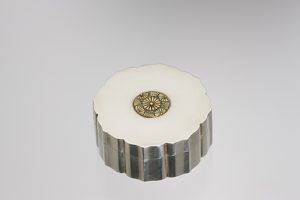 八稜鏡形ボンボニエール