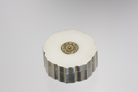 八稜鏡形ボンボニエール