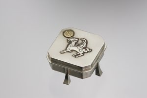 脚付箱形天馬文ボンボニエール