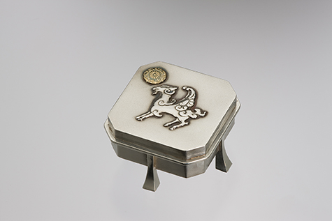 脚付箱形天馬文ボンボニエール