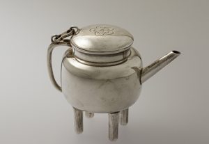 盉（か）形ボンボニエール