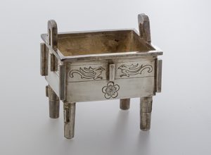 方鼎（ほうてい）形ボンボニエール