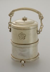 尊形ボンボニエール