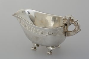 匜（い）形雷文繋ボンボニエール