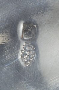 〔刻印〕床脚付合子形双凰文ボンボニエール