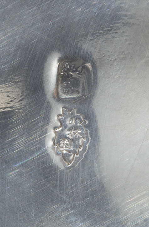 〔刻印〕床脚付合子形双凰文ボンボニエール